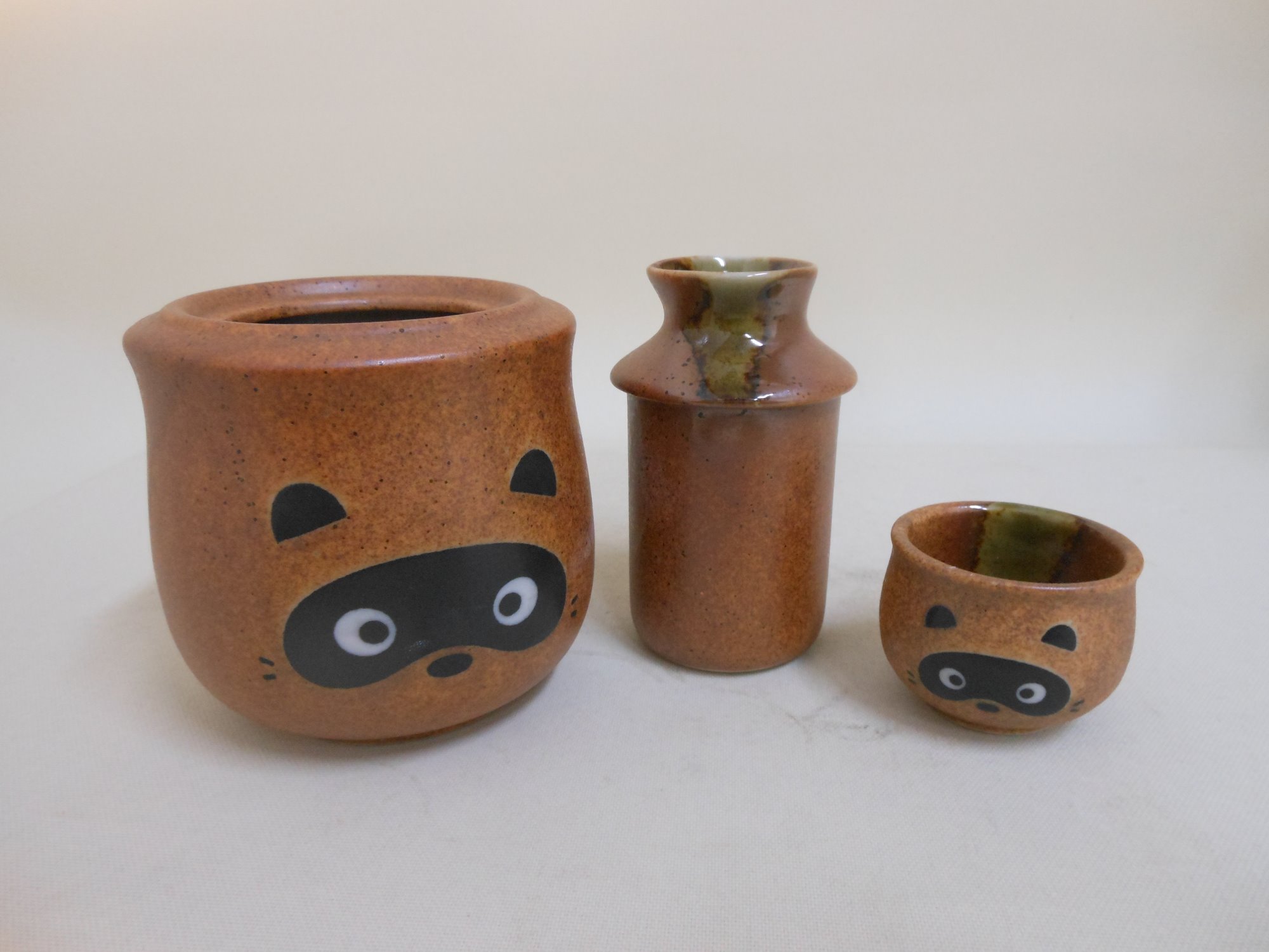 タヌキ柄一合湯燗器とぐい呑みセット